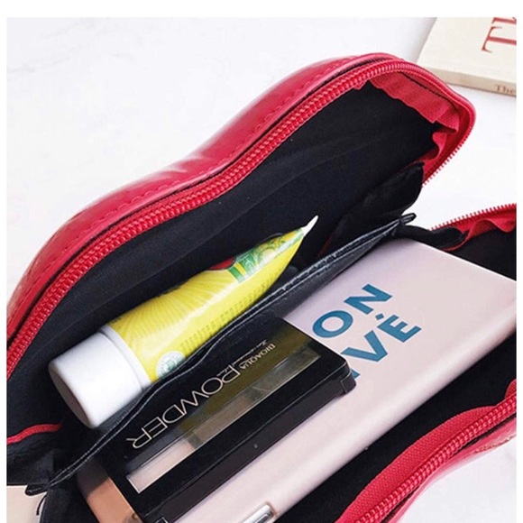 💋👀GORGEOUS NEW RED LIPS 👄 PURSE/BAG👀💋 - Picture 4 of 5